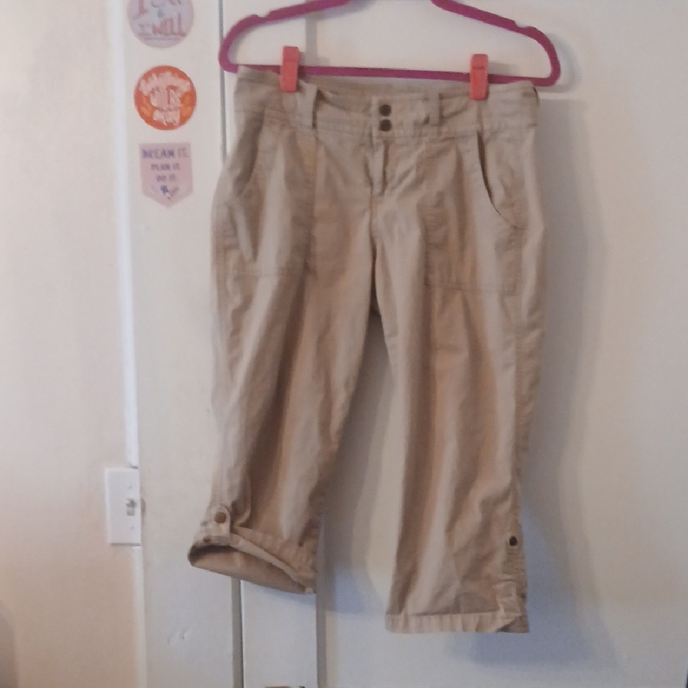 Women's Tan Capris